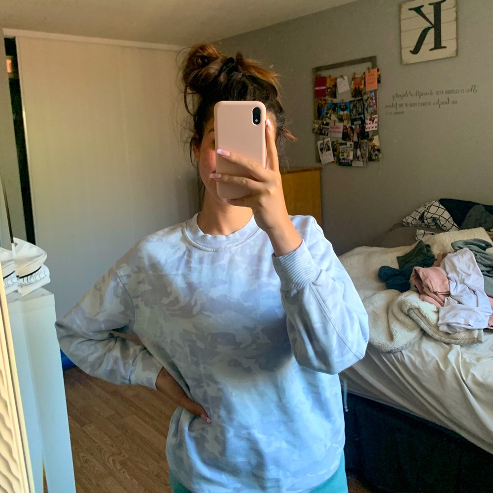 Lululemon White Camo Crewneck Size 6( not sold anymore!)